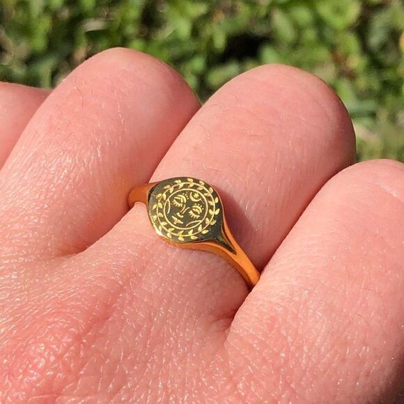 New! “Violet” Goddess Engraved Gold Ring - Picture 2 of 4